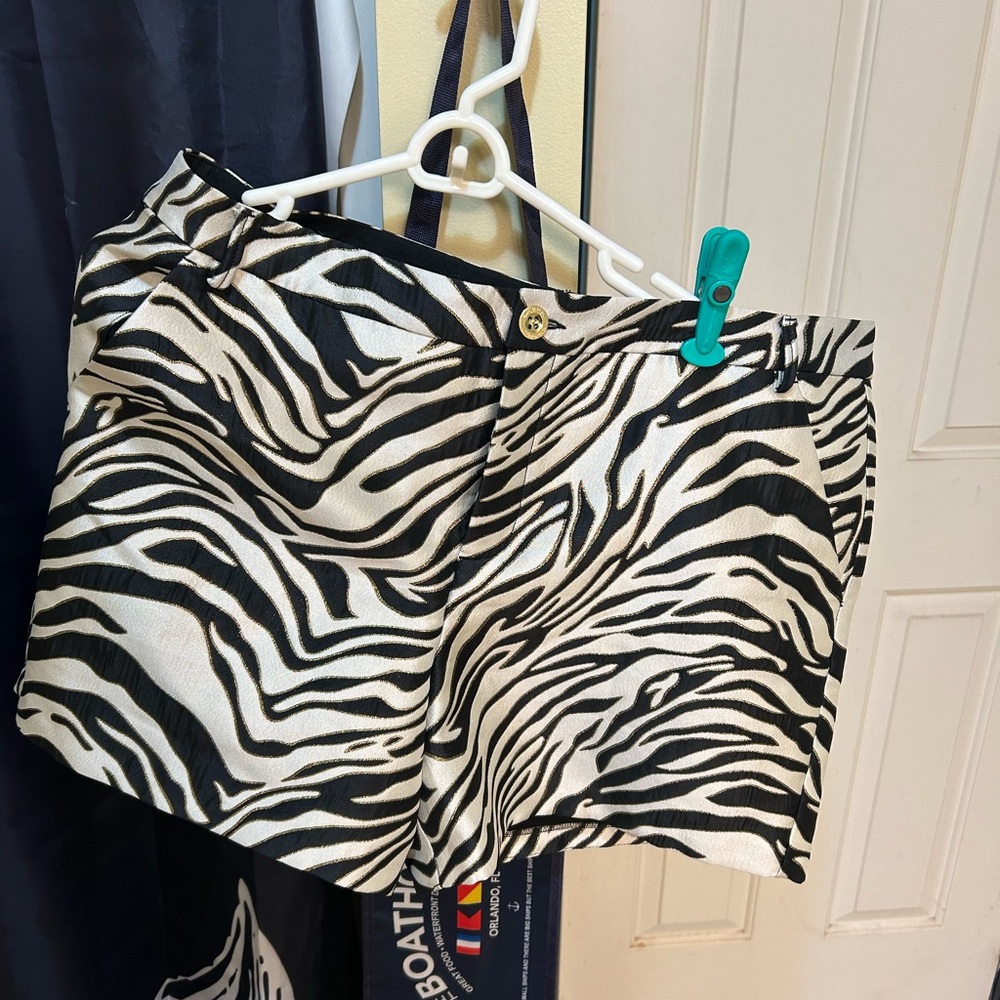 Lilly Pulitzer Black Shorts with gold accents size 16